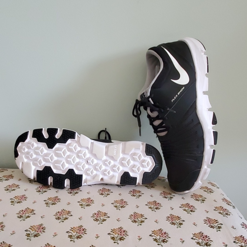Nike Flex Show Sneakers